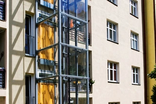 Outdoor passenger lift in glass shaft - 6 persons - 7 stations - Prague 3